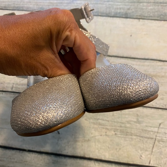 New without box dream pairs glitter silver covered toe heels. - Picture 5 of 11